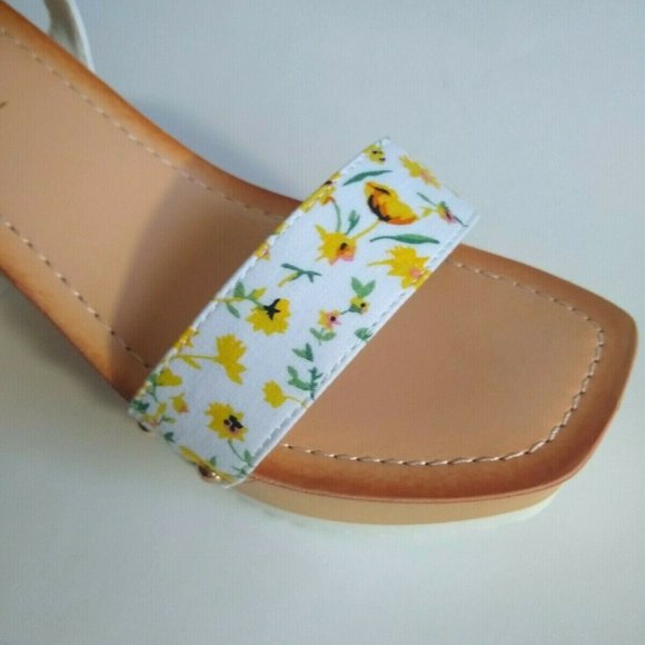 NEW MADDEN GIRL BY STEVE MADDEN Yellow Flowers Sandals - Picture 4 of 5